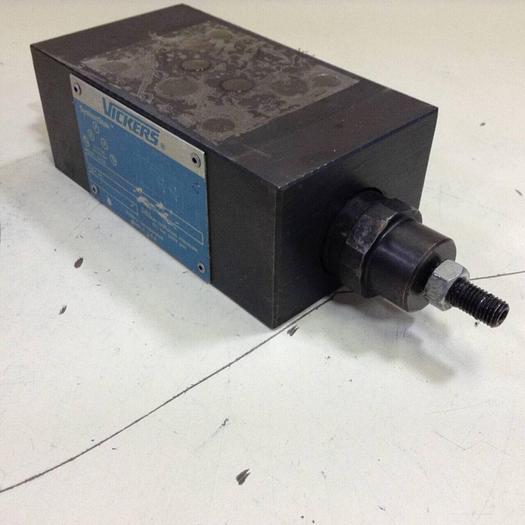 Used VICKERS Flow Control Valve DGMFN5XARWB2W30 #88952
