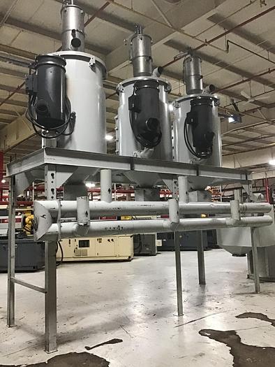 Used CINCINNATI MILACRON Dryer w/ 3 Hoppers & Loaders DD-1700 HOP USED