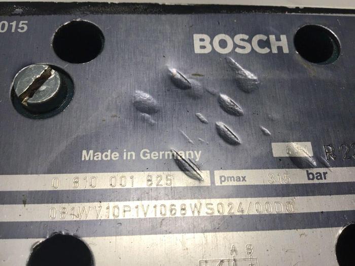 Used BOSCH Hydraulic Valve 0 810 001 825 Used