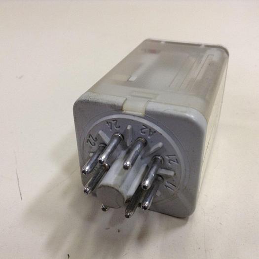 Used ALLEN BRADLEY Relay 700-HA32Z24-1-4 SER A #76338