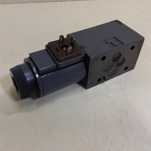 Used VICKERS Directional Valve DG4V-3S-2AL-M-U-HL7-60-EN490 #81244