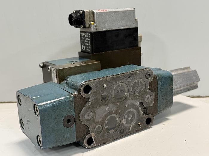 Used BOSCH HYDRAULIC SERVO VALVE 0 811 404 607 USED #145813