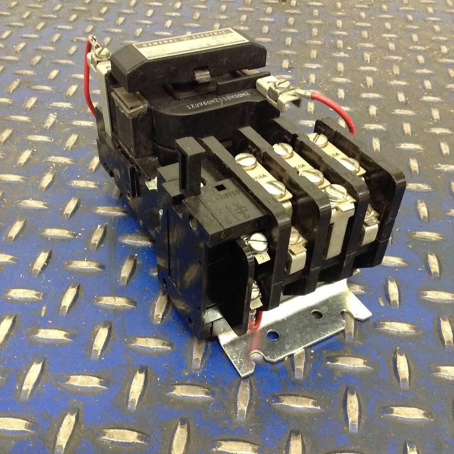 Used GENERAL ELECTRIC (G.E.) Motor Starter Size 00 CR306A0 USED