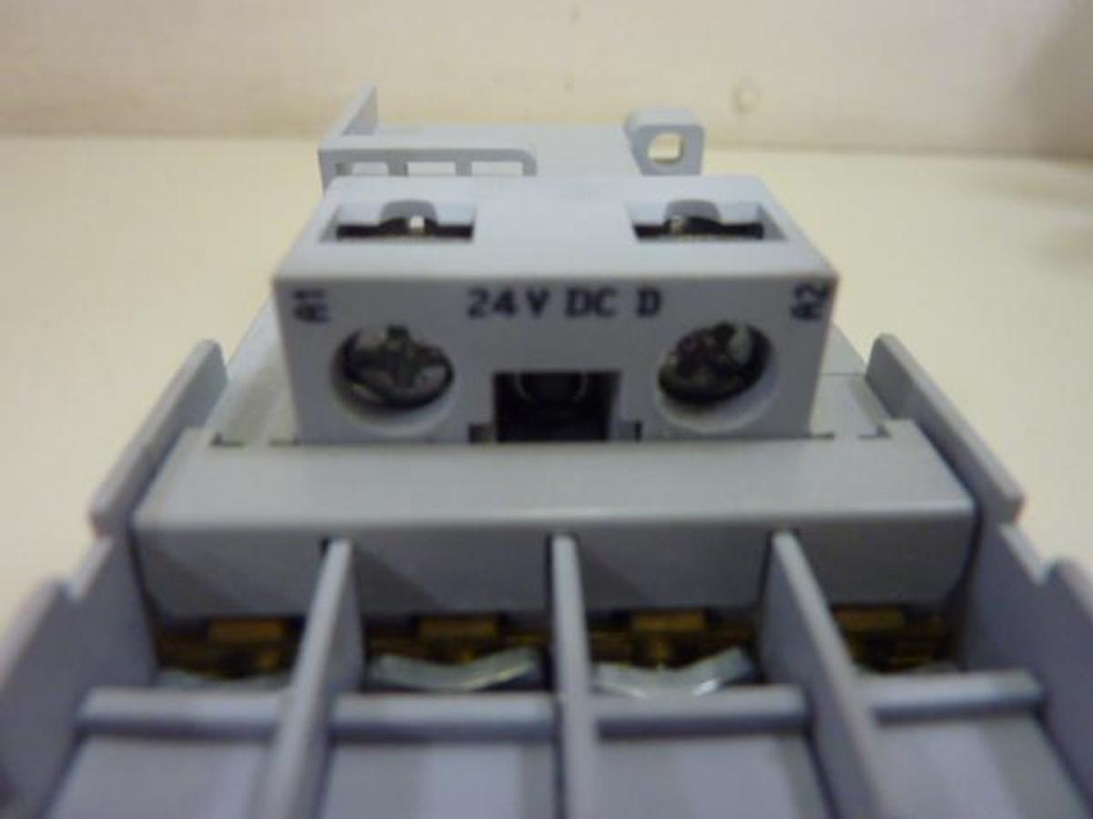 Used ALLEN BRADLEY Contactor 100-C09D.400 SER A Used