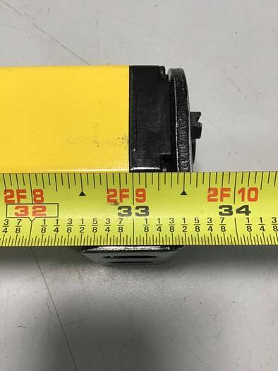 Used BANNER ENGINEERING Light Curtain Emitter SLSCE30-750Q8 USED