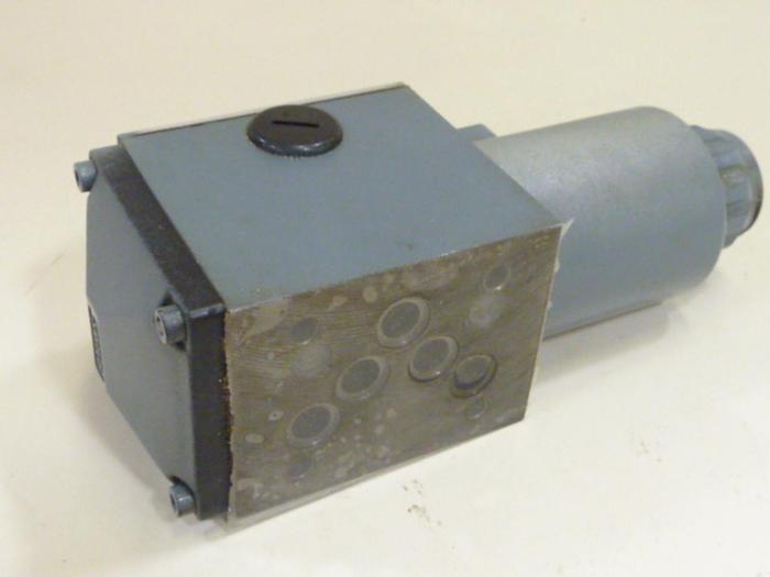 Used MANNESMANN REXROTH Valve 4WE10D31CG24M9K4 #54161