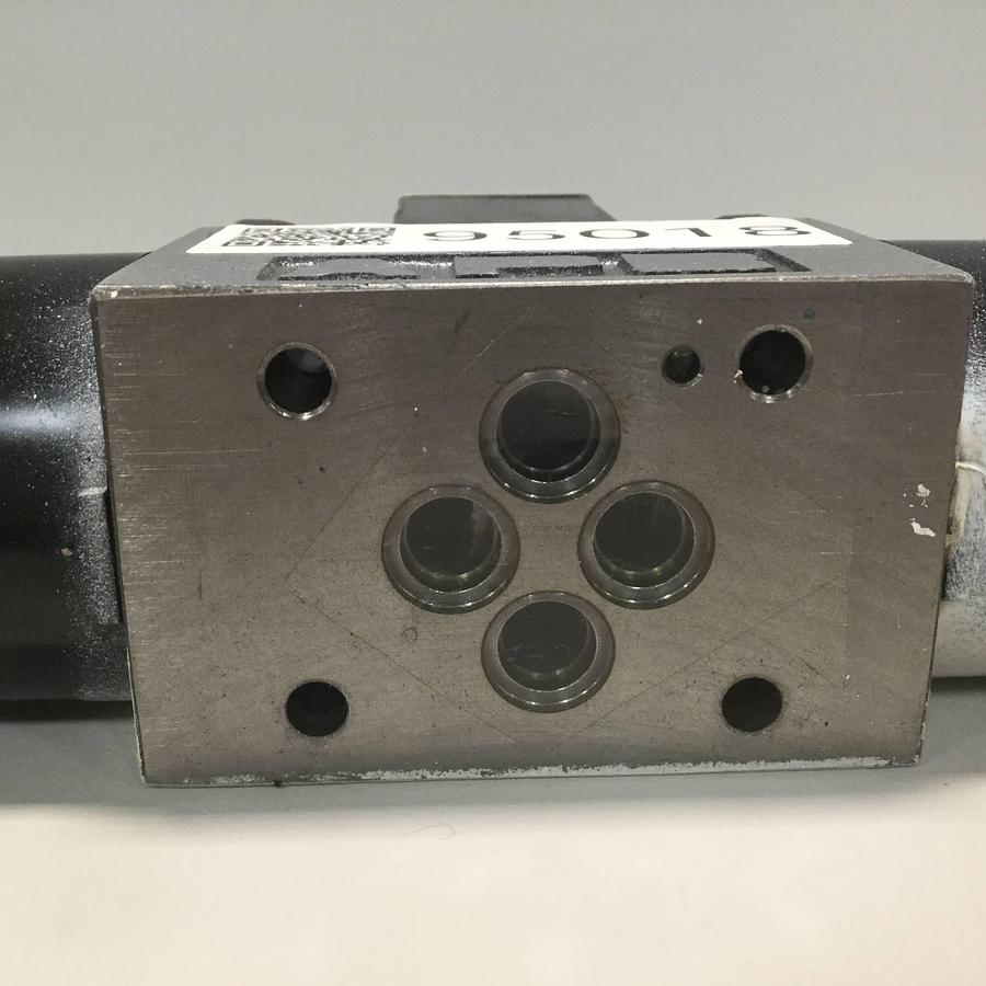 Used TOKIMEC Directional Control Valve DG4V-3-6C-M-P7-H-7-52 USED