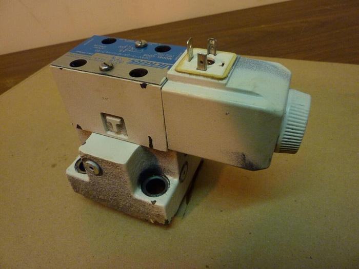 Used VICKERS Valve DG4V-3-1A-M-U-HL7-60 #24096