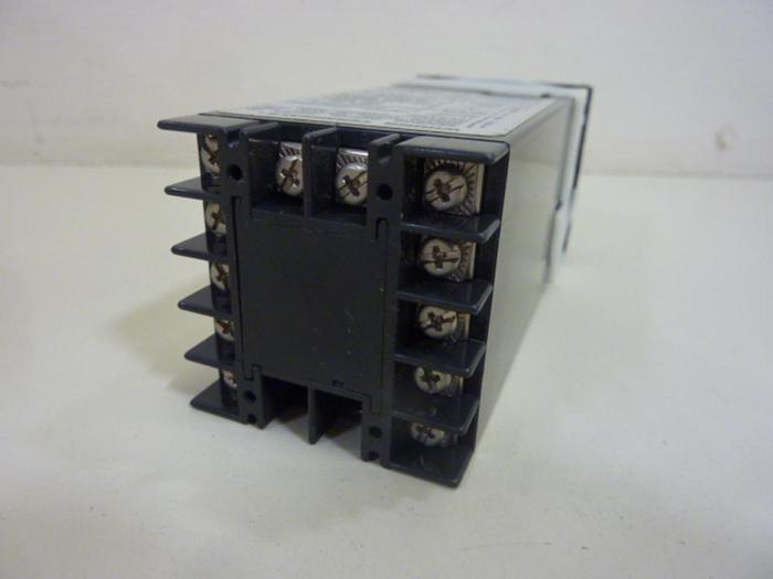Used DWYER Temperature Control 140AM #47175