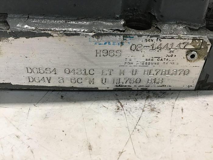 Used VICKERS Solenoid Directional Valve DG4V-3-6C-M-U-HL7-60-B13 USED