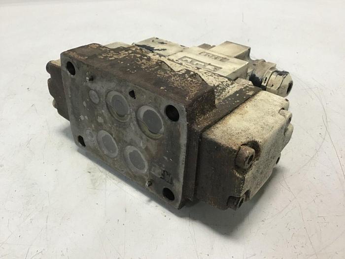 Used VICKERS Valve DSHG-04-2B2-D24-50 #141145