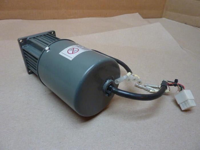 YASKAWA ELECTRIC AC Servo Motor USASEM-01YRW11 Used