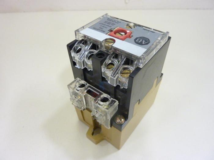 Used ALLEN BRADLEY AC Relay 700-P800A1 SER C #45851