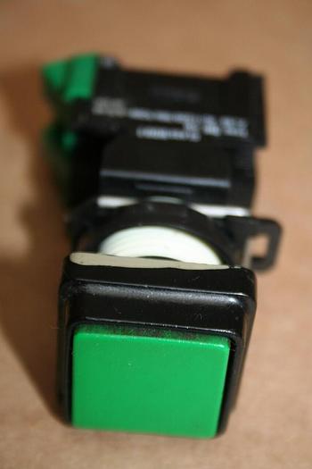 Used SQUARE D Push Button PB428 GREEN Used