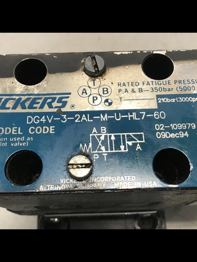 Used VICKERS Valves DG4V-3-2AL-M-U-HL7-60 Used