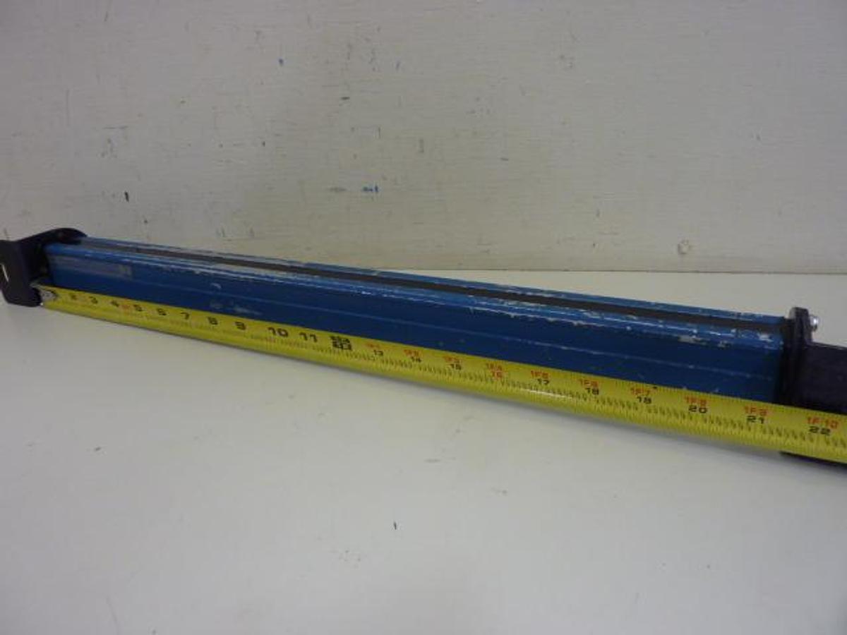 Used PINNACLE SYSTEMS INC Light Curtain Receiver MG-20-OF-AU USED