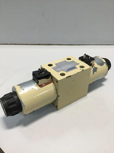 Used MANNESMANN REXROTH Hydraulic Valve 4WE10J32CG24N9K4 #114702