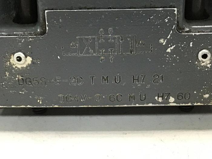 Used VICKERS Directional Valve DG4V-3-6C-M-U-H7-60 Used