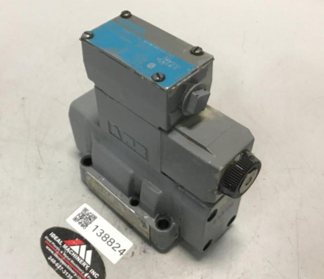 Used VICKERS Valve DG4V32ALMFWB660EN21 USED