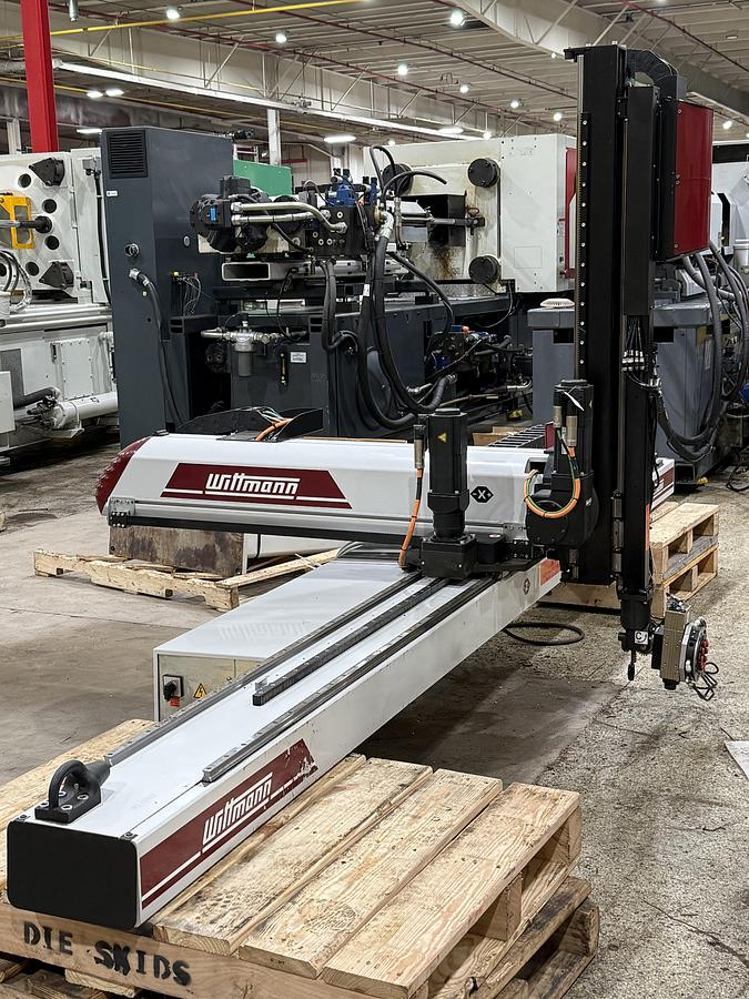 Used Wittmann R8.3/CNC8