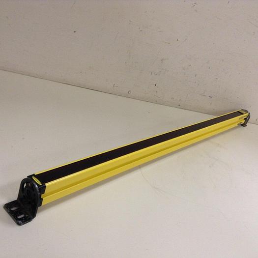 Used BANNER ENGINEERING Light Curtain EZ- Screen Receiver SLSR30-900Q8 Used