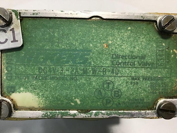 Used VICKERS Directional Control Valve DG4V-3-2A-M-W-B-40 Used #144677