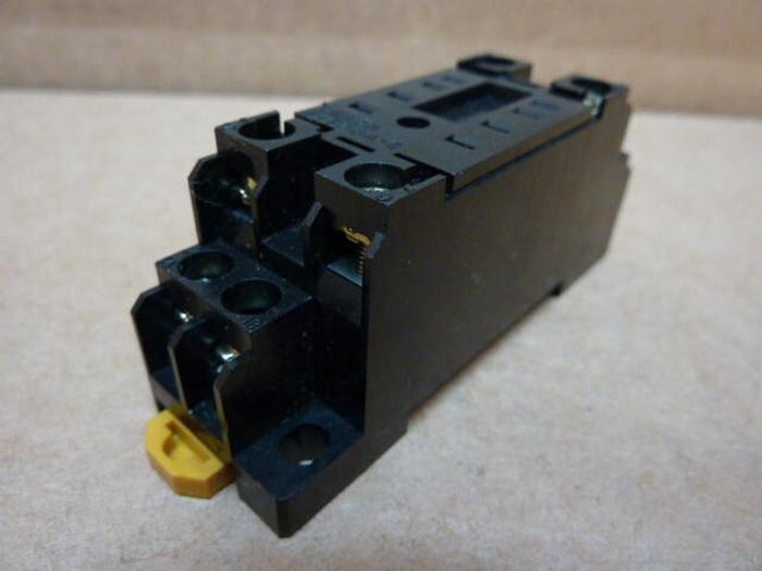 Used OMRON Relay Socket PYF08A-E #27576