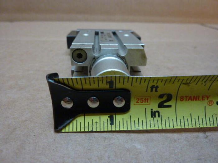 Used SMC Gripper MHZ2-20DNW #27399