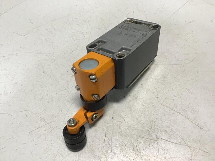 Used SIEMENS Limit Switch 3SE3 120-1G-Z #121210