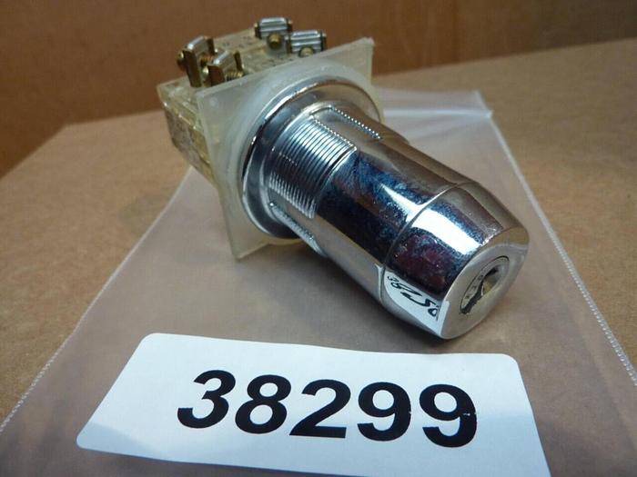 Used SQUARE D Selector Switch SS299 #38299