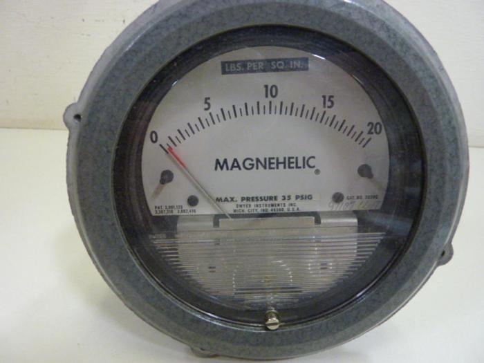Used DWYER Differential Pressure Gauge 2020C #68336