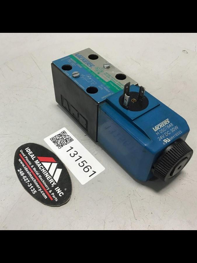 Used VICKERS Directional Valve DG4V-3S-22AL-M-U-H5-60 USED