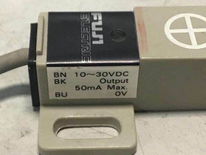 Used FUJI ELECTRIC Proximity Switch PE-B4D3 Used