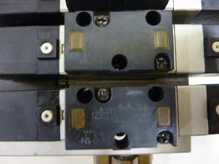 Used SMC Control Block w/ Valves VF2-4-F-D-3Z-TA #61221