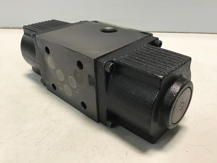 Used NACHI Directional Control Valve SS-G03-C5-R-D2-E10 USED