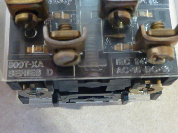 Used ALLEN BRADLEY Selector Switch 800T-J2 SER N #38157