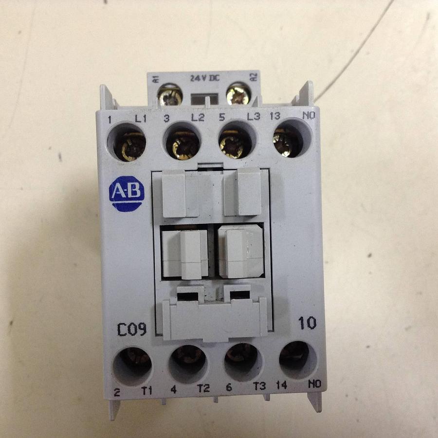 Used ALLEN BRADLEY Contactor Relay 100-C09Z.10 SER A Used