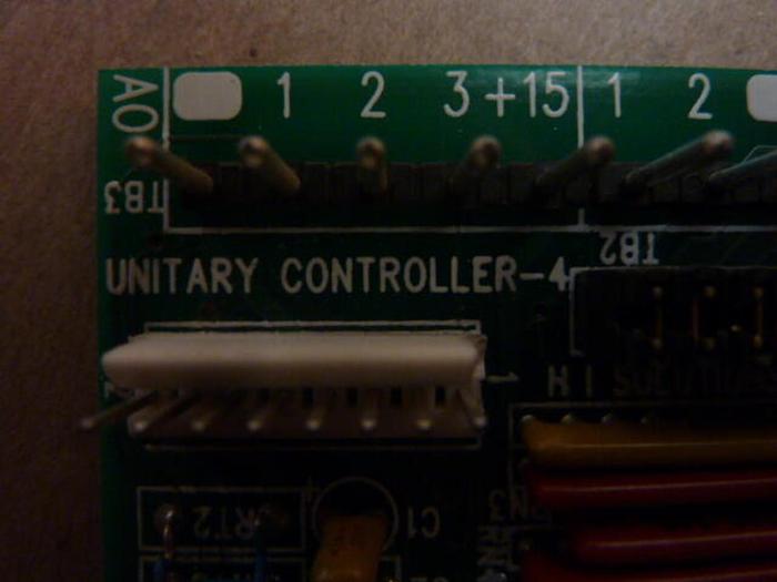 Used UNIVERSAL Unitary Controller Board 016-4047RG Used