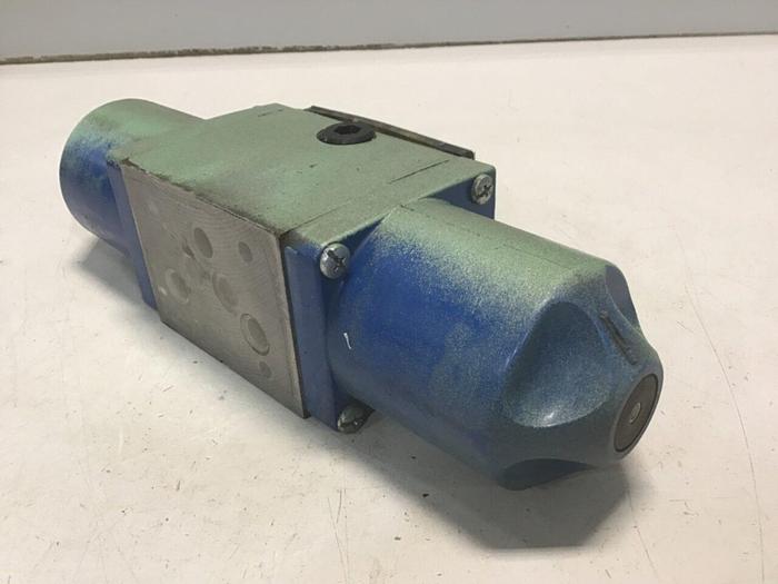 Used VICKERS Valve DG4S52CMW2H10 #137740