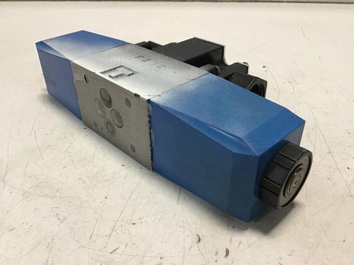 Used VICKERS Directional Control Valve DG4V36CMP7H7P1050 #134335