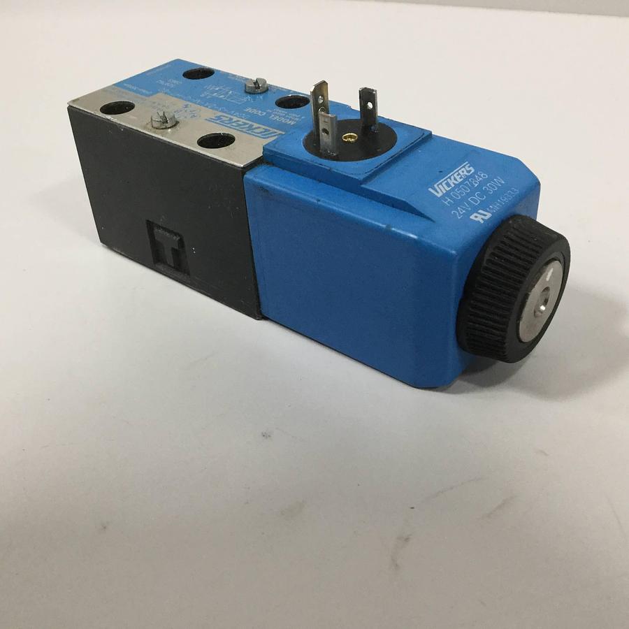 Used VICKERS Valve DG4V-3-2A-M-U-H7-60 Used