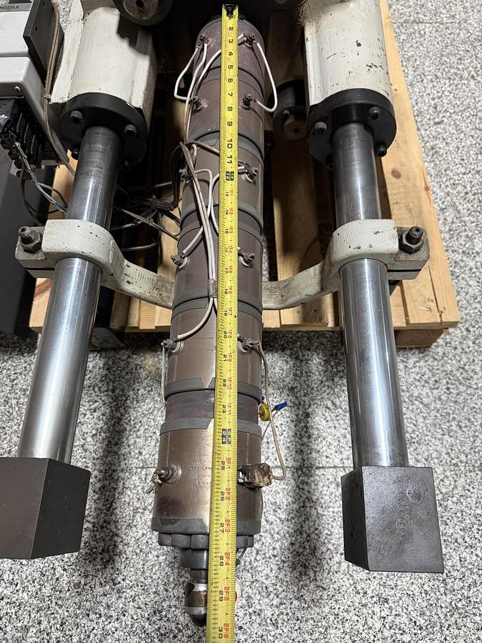 Used MILACRON 3.51 Oz Injection Unit VV55-3.51 / IU Used