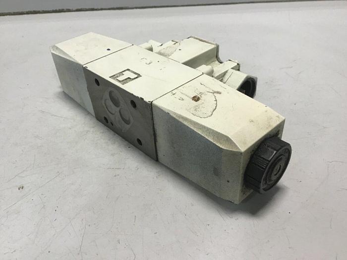Used VICKERS Tokimec Directional Control Valve DG4V-3-6C-M-P7-H-7-50 #142074