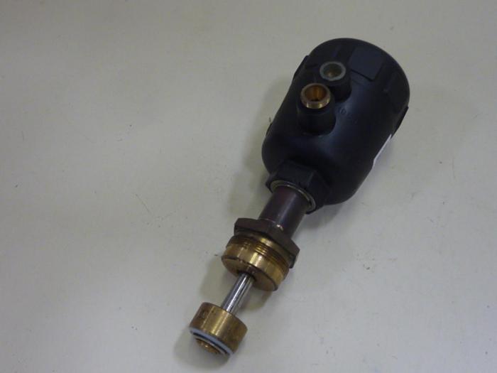 Used BURKERT EASY FLUID CONTROL Angle Seat Valve 2000 A 25,0 PTFE #67193