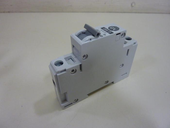 ALLEN BRADLEY 4 Amp Circuit Breaker 1492-CB1/G040 SER C #64239
