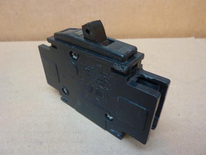 Used SQUARE D 30 Amp Circuit Breaker QOU130 #33007