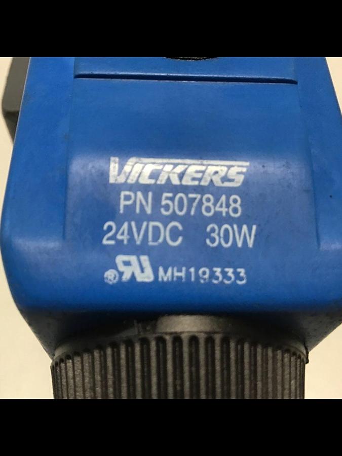 Used VICKERS Valve DG4V32ALMUH760 USED