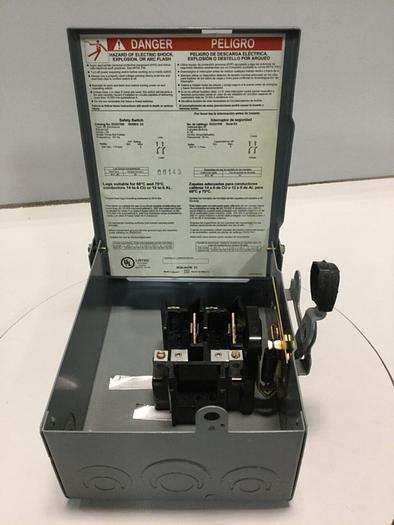 Used SQUARE D 30 Amp Safety Switch DU221RB #110760