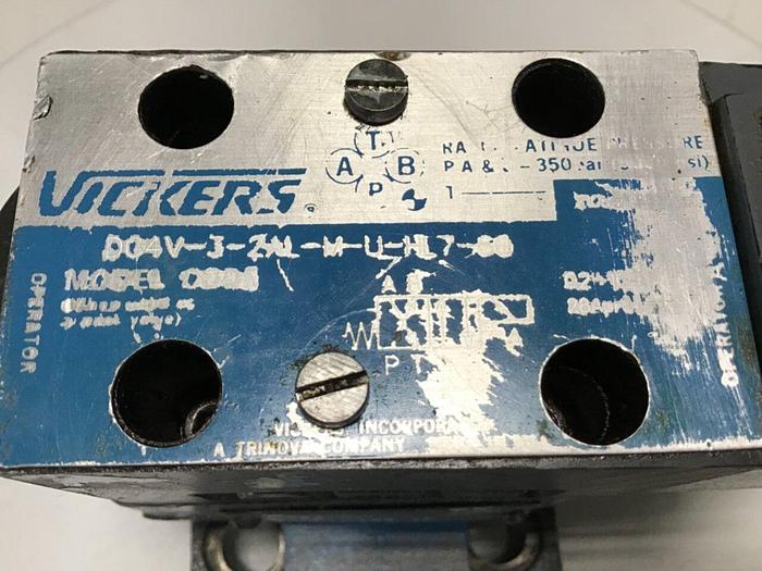 Used VICKERS Valves DG4V-3-2AL-M-U-HL7-60 Used