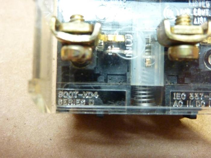 Used ALLEN BRADLEY Push Button 800T-D6 RED #38200